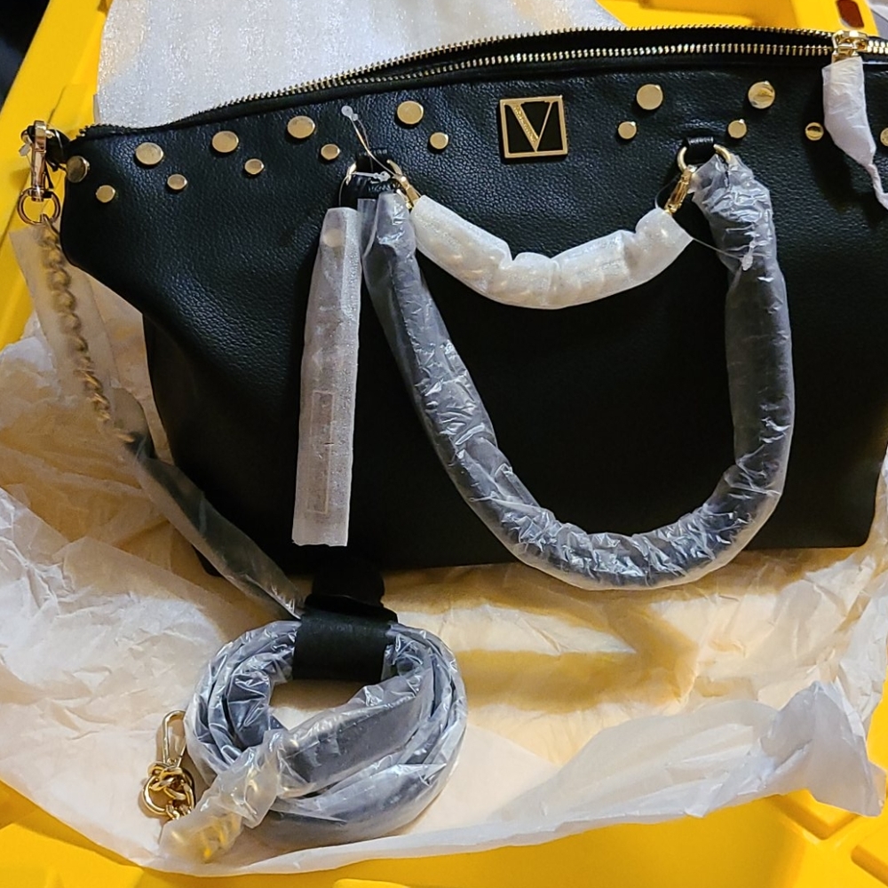 COPY - VICTORIA SECRET PURSE/ UPDATE/ COULDN'T FIND IT/ ITS AVAILABLE.